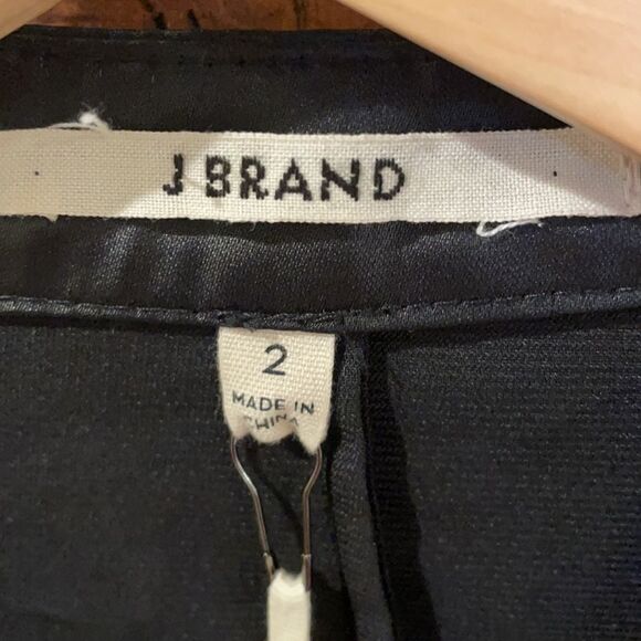 Nwt J Brand olmstead satin jacket. It can be worn as a jacket or a blouse - Picture 4 of 10